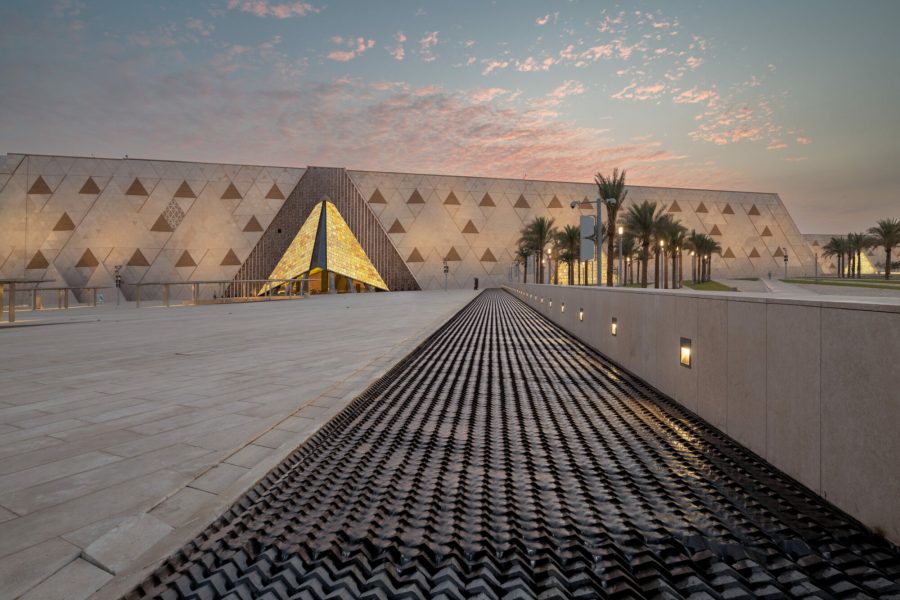 Tour to Pyramids & The Grand Egyptian Museum